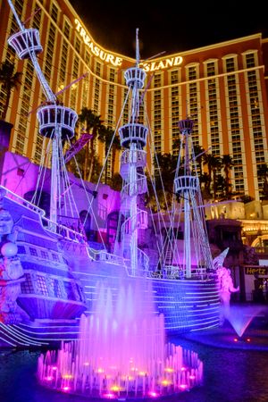 2017년 조명된 해적선