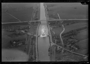 1920-1940년 네덜란드 뉴에르슬루이스 근처에서 폭발물을 사용하여 다리 철거.