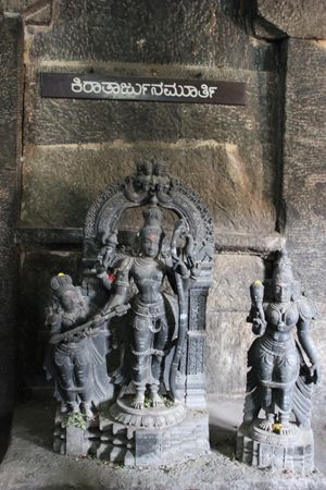 난자구드 스리칸테슈와라 사원의 무르티에 묘사된 동일한 에피소드.