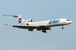 영화에 출연한 Tu-154M RA-85796 기종 (유테이르 항공에서 운항 중).