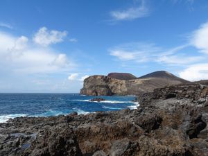 카펠리노스 화산과 폰타 두스 카펠리노스 (등대 포함)