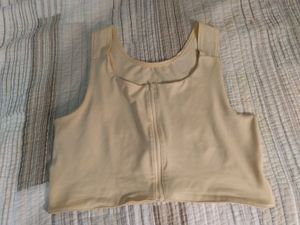 상업적으로 판매되는 가슴 바인더