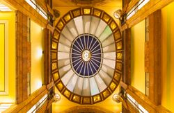 게자 마로티가 제작한 돔 내부