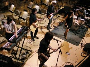 2009년 10월 보스턴 심포니 홀에서 공연하는 패밀리 오브 더 이어