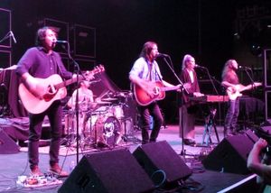 2013년 공연하는 패밀리 오브 더 이어