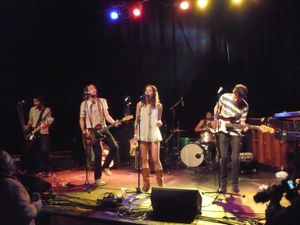 2009년 공연하는 패밀리 오브 더 이어