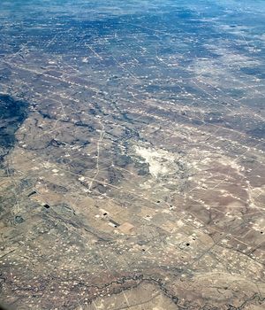 텍사스 주 워드 카운티에 있는 퍼미안 분지 유전의 항공 사진