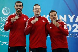 아르잔(왼쪽)은 이슬람 연대 경기에 참가했다.