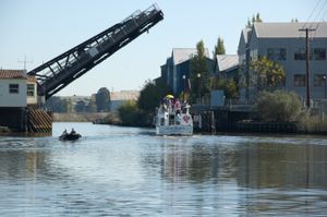 페탈루마 강의 D 스트리트 다리