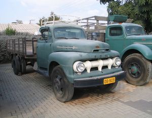 중형 F-시리즈의 페이스리프트 버전 (일반 캡)