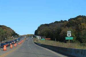 미국 8번 국도를 타고 위스콘신 주에 진입하는 폴크군 표지판