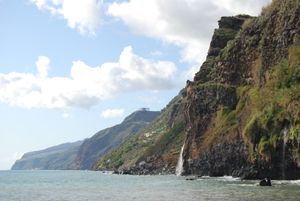 폰타두솔 교구 인근의 울퉁불퉁한 해안선
