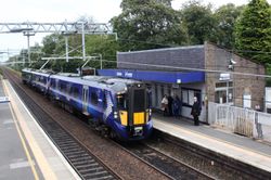 렌지 역에서 운행 중인 스코트레일(ScotRail) 385형