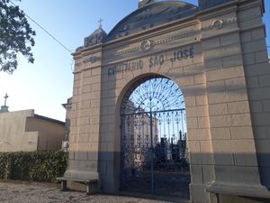São José Cemetery, where Barão de Guaraúna and Corina Portugal are buried.