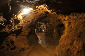 타르노프스키에구리의 납-은-아연 광산과 지하수 관리 시스템