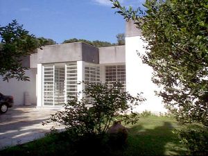 폴리이로스 고고학 박물관