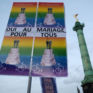 파리에서 2013년 1월 27일에 열린 동성 결혼 지지 시위의 시위 표지판