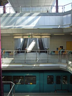 3층 구조의 U-Bahn역 내부