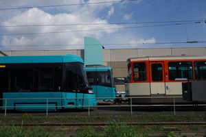 신형과 구형: T형 (왼쪽)과 P형 (오른쪽) 및 U5 등급 (가운데)