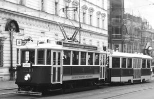 여전히 운행 중인 빈티지 트램과 트레일러