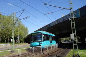 Bundesautobahn 66 아래 U5급 차량은 최종 역 하우젠에 근접한 U6 노선으로 운행한다.