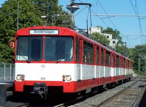 초기 도색의 U2 차량 303호차