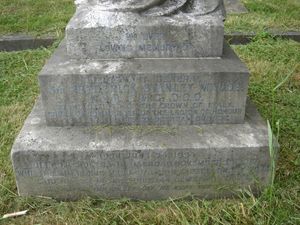 런던 브롬턴 묘지에 있는 스탠리 모드 중장 경의 기념비.