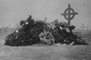 1918년 스탠리 모드 중장의 묘.