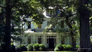 클레이 스트리트에 위치한 엘름스