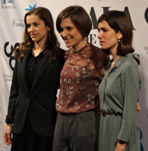 마리아 사모라, 카를라 시몬, 브루나 쿠시