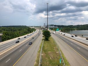 I-95/I-495 북쪽이 버지니아주에서 프린스조지스군으로 진입하는 모습