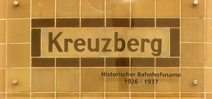 과거 역명 크로이츠베르크 역명판