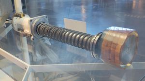 스티븐 F. 우드바-헤이지 센터의 웨스트포드 다이폴 분산기 전시