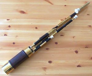 Uilleann pipes drones