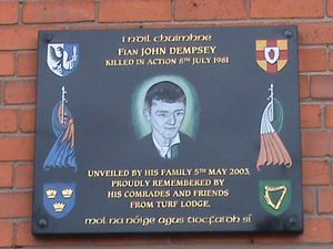 피어 존 뎀시(활동 중 사망한 조직의 마지막 회원)를 기리는 명판