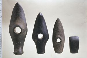 전부문화의 돌도끼.