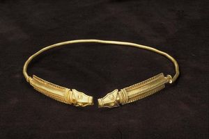 노우시아이넨 목걸이.