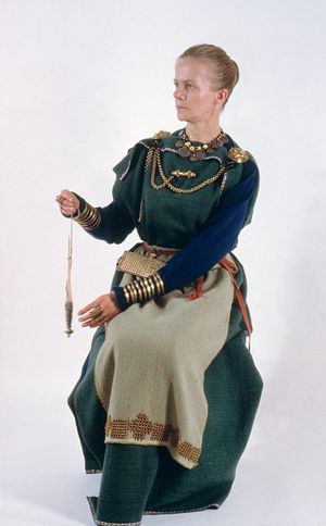 에우라 여성복.