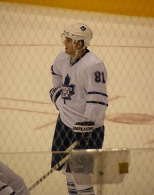 2009년 12월 케슬, 토론토 메이플 리프스 데뷔 경기 직후.