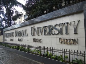 마닐라에 있는 필리핀 노멀 대학교 환영 표지판