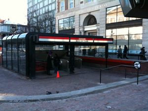 하버드 스퀘어에 위치한 역 출구