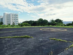 하쓰시마 헬리포트. 후방 건물은 XIV 하쓰시마 클럽