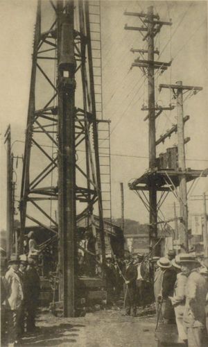 1925년 9월 27일 도쿄 지하철 우에노-아사쿠사 간 기공식. 땅에 박는 말뚝의 끈을 잡고 있는 인물이 하야카와.