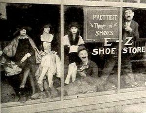 벤 터핀과 콘클린이 구두 판매원으로 출연한 《큐피드의 휴일》(1919)