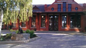 운소켓 기차역의 하치 동상