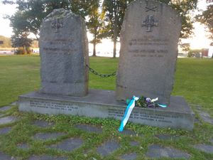 핀란드 에케네스에 있는 한스 빈드와 토르 린드블라드의 기념비