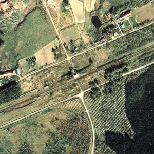 m}} 범위. 오른쪽이 네무로 방면. 짧지만 돌 쌓기 흙으로 된 단선 플랫폼을 갖추고 있다. 국토교통성 국토지리원 [https://mapps.gsi.go.jp/ 지도・항공 사진 열람 서비스]의 항공 사진을 기반으로 제작