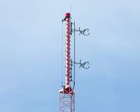 ft}} 높이에 설치된 WRLF FM 라디오 안테나의 항공장애등