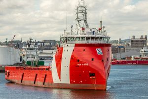 VOS Pace. 역선수 형태가 특징적이다.