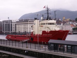 노르웨이 PSV Northern Genesis가 베르겐 항구에 정박해 있다.